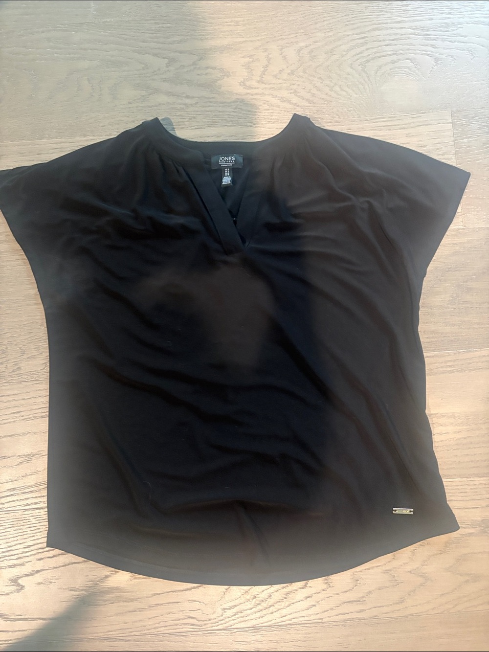 Jones New York Black Short Sleeve V-Neck Top